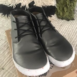 Vivobarefoot gobi juniors in metallic